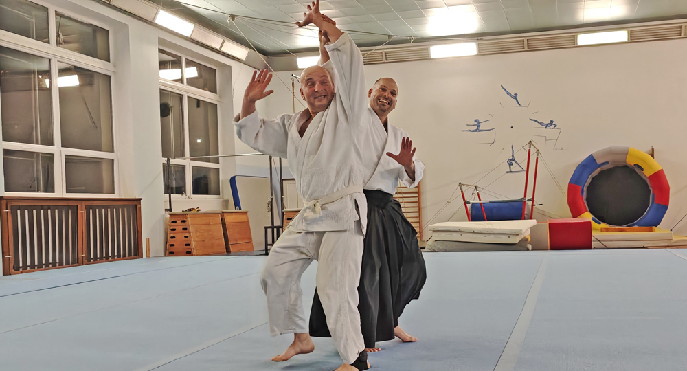 Tr�nink aikido v D���n�
